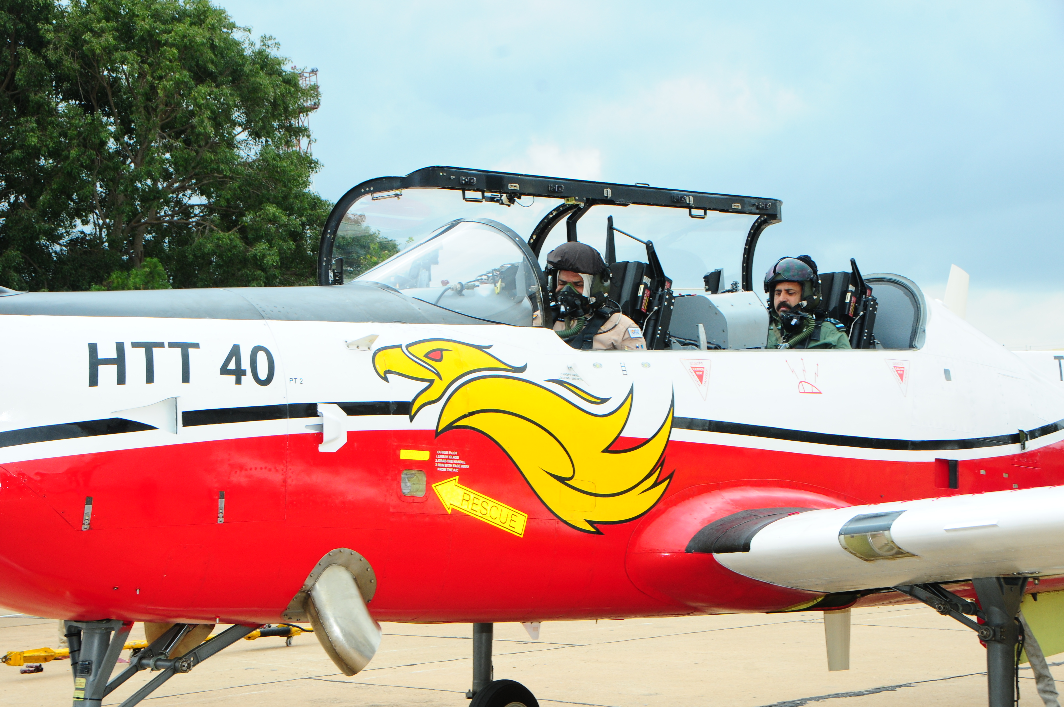 Chief of Air Staff Flies HTT 40